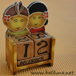 Souvenir Pernikahan Tradisional Etnik Kalender Abadi Pengantin Tradisional Adat Bali