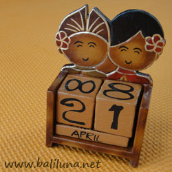 Souvenir Pernikahan Tradisional Etnik Kalender Abadi Pengantin Tradisional Adat Bali